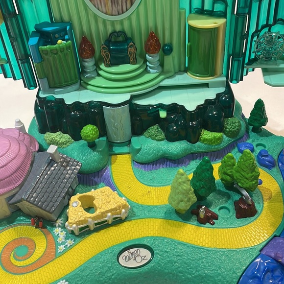 2001 Turner Entertainment Pre-Owned Wizard of Oz Castle Polly Pocket Castle - Picture 2 of 11